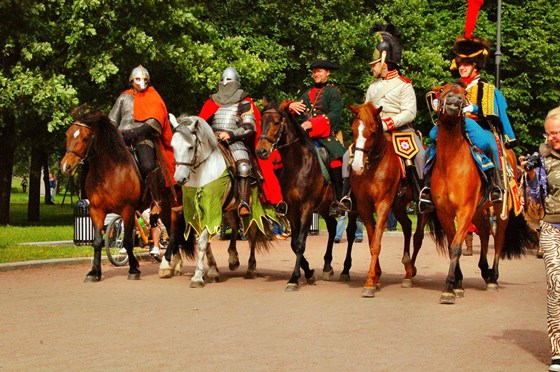 Люди окружающий нас мир  : 12 июня - День России. 