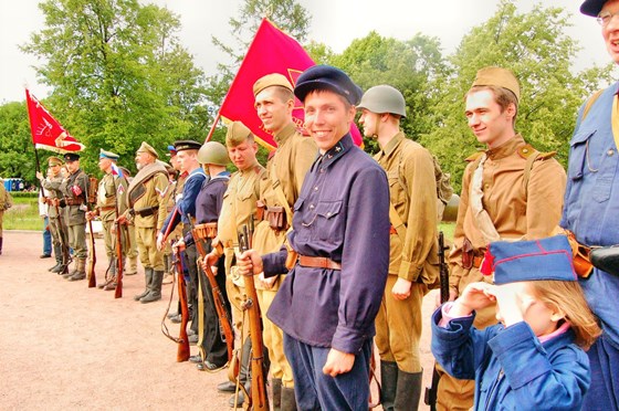 Люди окружающий нас мир  : 12 июня - День России. 