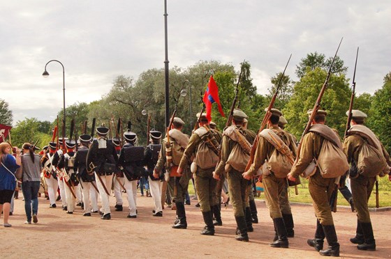 Люди окружающий нас мир  : 12 июня - День России. 